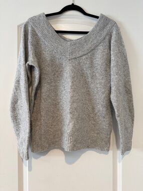 H&M Light Grey V-Neck Sweater
